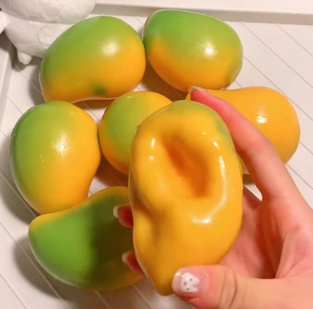 Color Changing Crunchy Mango Squishy